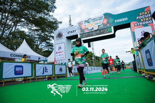 Race photo from Arutmin Borneo Run 2024