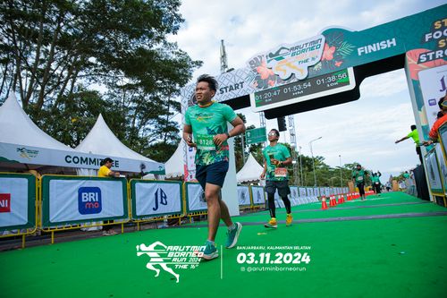 Race photo from Arutmin Borneo Run 2024