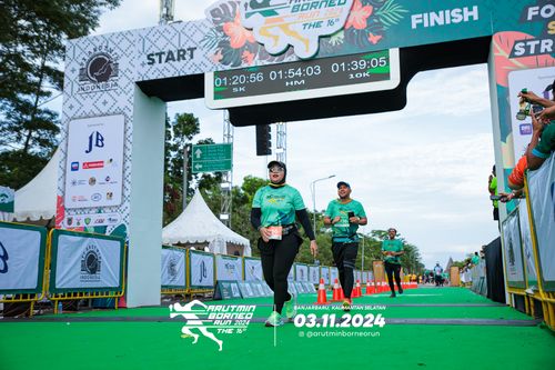 Race photo from Arutmin Borneo Run 2024