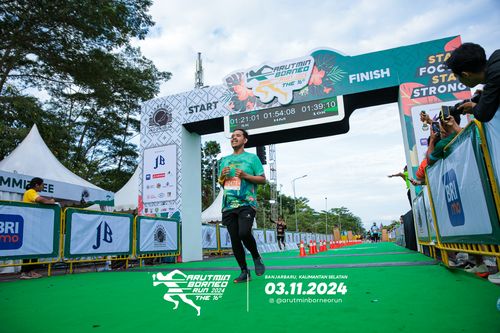 Race photo from Arutmin Borneo Run 2024
