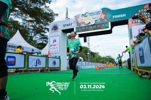 Race photo from Arutmin Borneo Run 2024