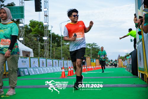 Race photo from Arutmin Borneo Run 2024