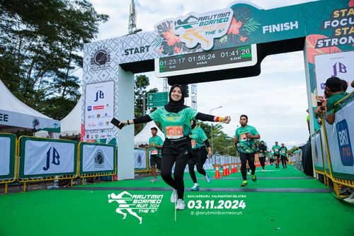 Race photo from Arutmin Borneo Run 2024