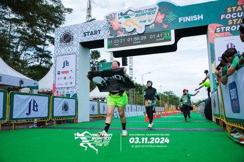 Race photo from Arutmin Borneo Run 2024
