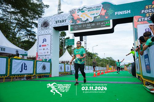 Race photo from Arutmin Borneo Run 2024