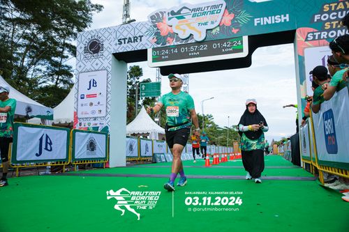 Race photo from Arutmin Borneo Run 2024