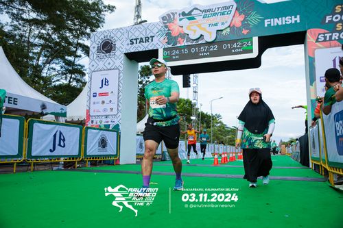 Race photo from Arutmin Borneo Run 2024
