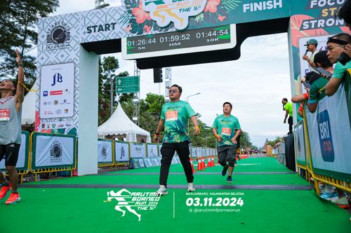 Race photo from Arutmin Borneo Run 2024