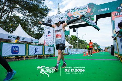 Race photo from Arutmin Borneo Run 2024