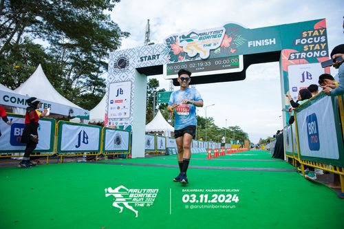 Race photo from Arutmin Borneo Run 2024
