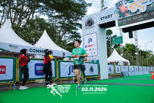 Race photo from Arutmin Borneo Run 2024