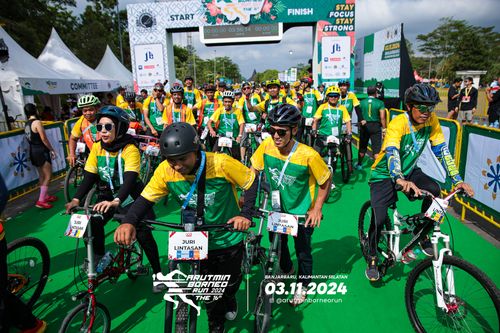 Race photo from Arutmin Borneo Run 2024
