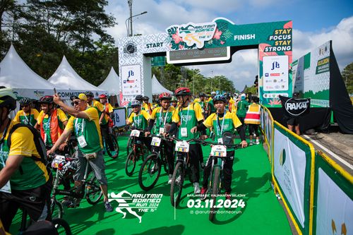 Race photo from Arutmin Borneo Run 2024