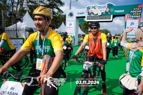 Race photo from Arutmin Borneo Run 2024