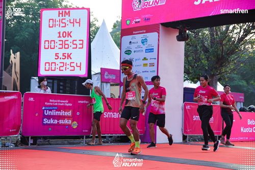 Race photo from Smartfren Run 2025 