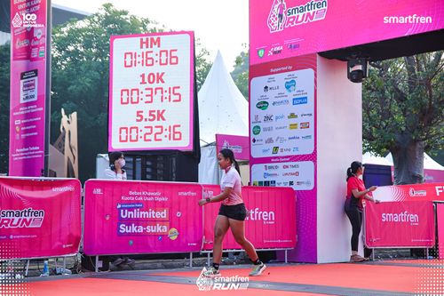 Race photo from Smartfren Run 2025 