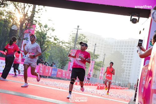 Race photo from Smartfren Run 2025 