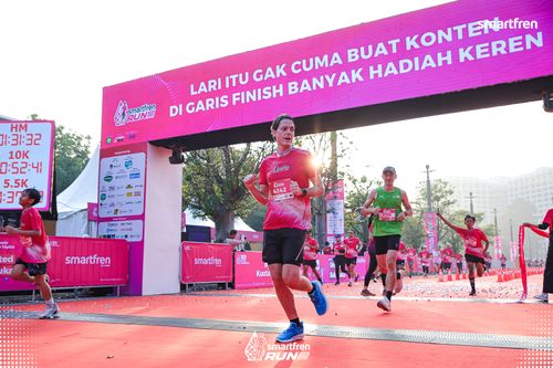 Race photo from Smartfren Run 2025 