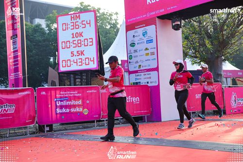 Race photo from Smartfren Run 2025 