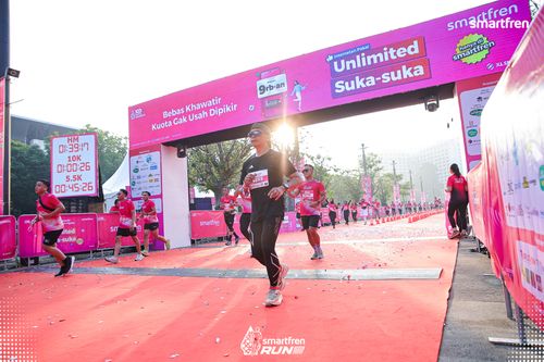 Race photo from Smartfren Run 2025 