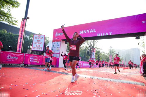Race photo from Smartfren Run 2025 