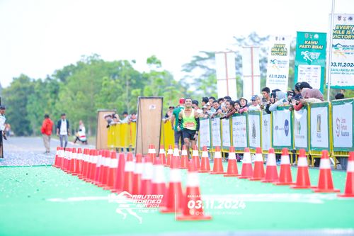 Race photo from Arutmin Borneo Run 2024