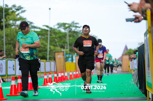 Race photo from Arutmin Borneo Run 2024