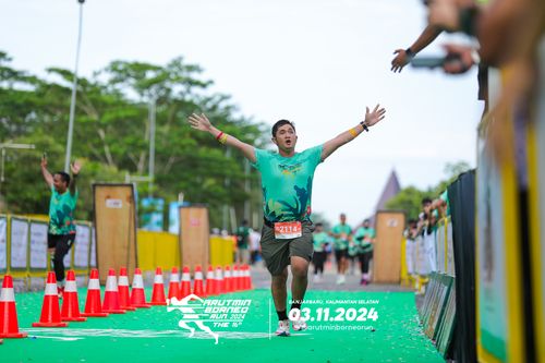 Race photo from Arutmin Borneo Run 2024
