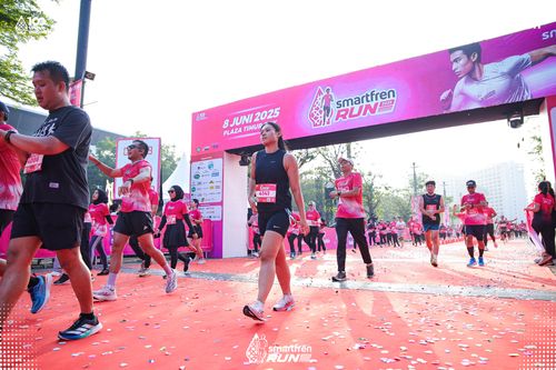 Race photo from Smartfren Run 2025 