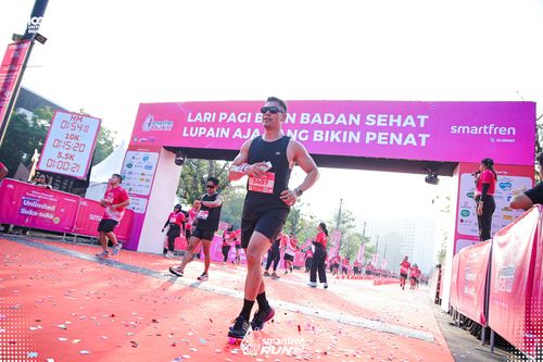 Race photo from Smartfren Run 2025 