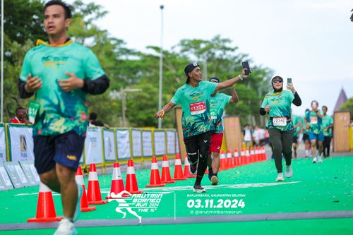 Race photo from Arutmin Borneo Run 2024
