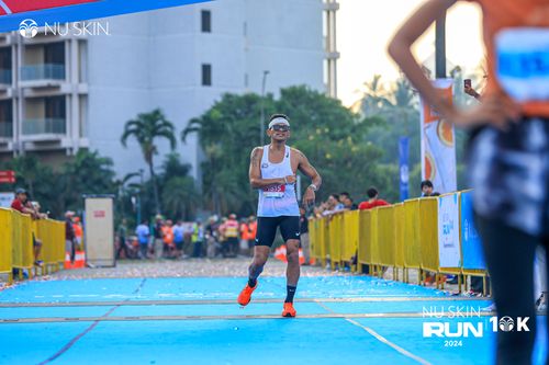 Race photo from Nu Skin Run 10K