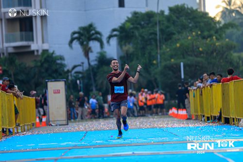Race photo from Nu Skin Run 10K
