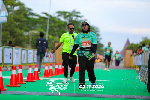 Race photo from Arutmin Borneo Run 2024