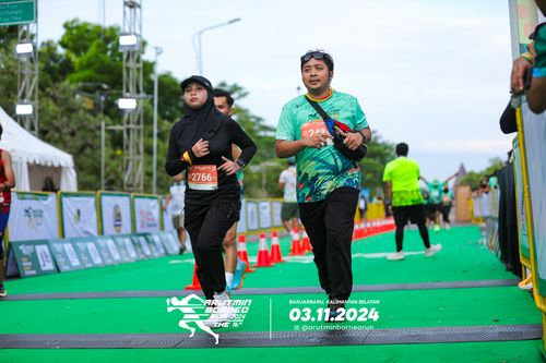 Race photo from Arutmin Borneo Run 2024