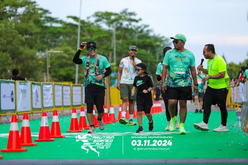 Race photo from Arutmin Borneo Run 2024