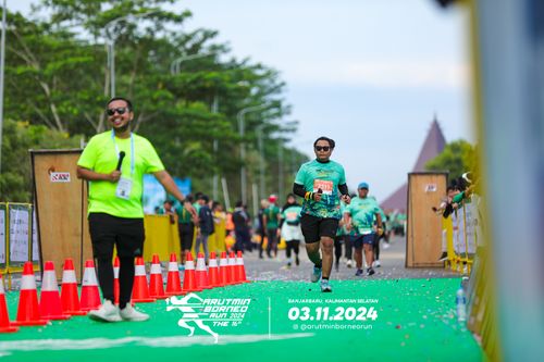 Race photo from Arutmin Borneo Run 2024
