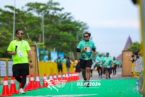 Race photo from Arutmin Borneo Run 2024