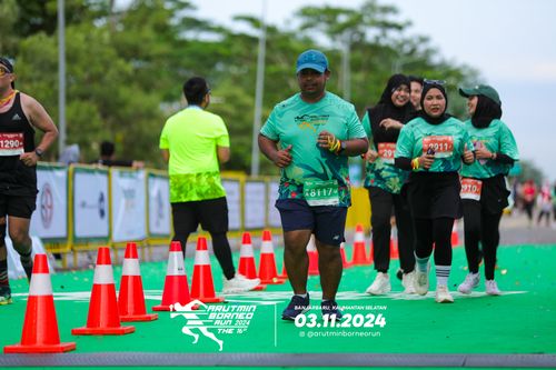 Race photo from Arutmin Borneo Run 2024