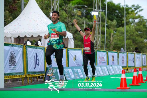 Race photo from Arutmin Borneo Run 2024