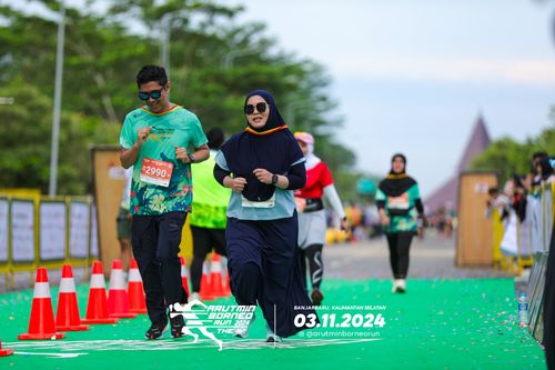 Race photo from Arutmin Borneo Run 2024