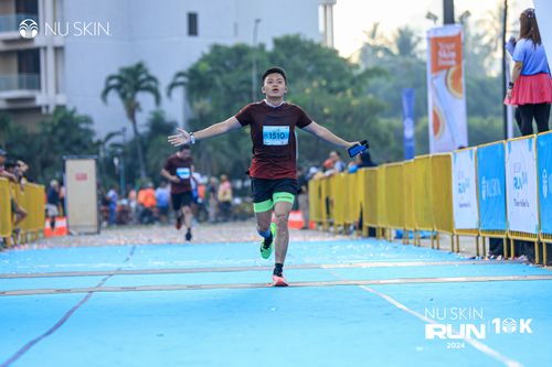 Race photo from Nu Skin Run 10K