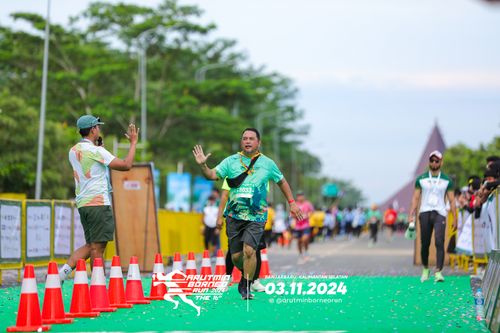 Race photo from Arutmin Borneo Run 2024
