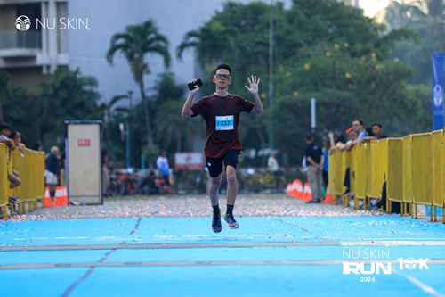 Race photo from Nu Skin Run 10K