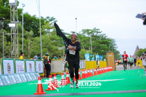 Race photo from Arutmin Borneo Run 2024