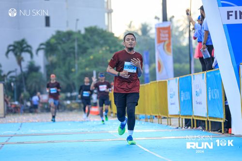 Race photo from Nu Skin Run 10K