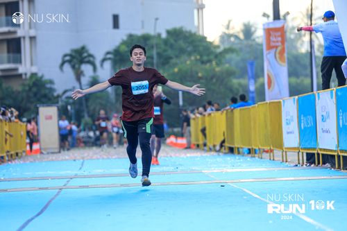 Race photo from Nu Skin Run 10K