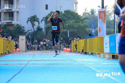 Race photo from Nu Skin Run 10K