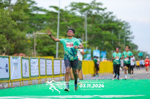 Race photo from Arutmin Borneo Run 2024