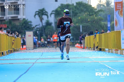 Race photo from Nu Skin Run 10K